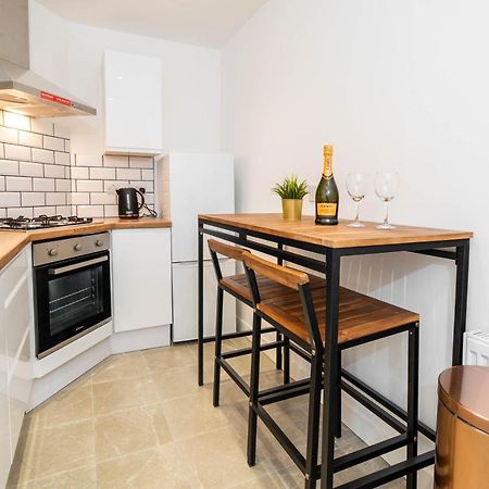 Two Bedroom Apartment - En Suites - Smart Tv'S - Wifi - Netflix - Bearwood Бирмингем Экстерьер фото