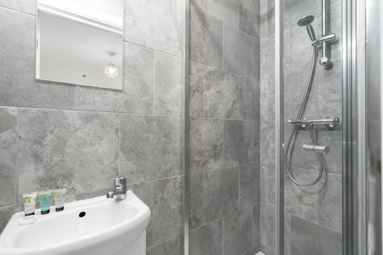 Two Bedroom Apartment - En Suites - Smart Tv'S - Wifi - Netflix - Bearwood Бирмингем Экстерьер фото